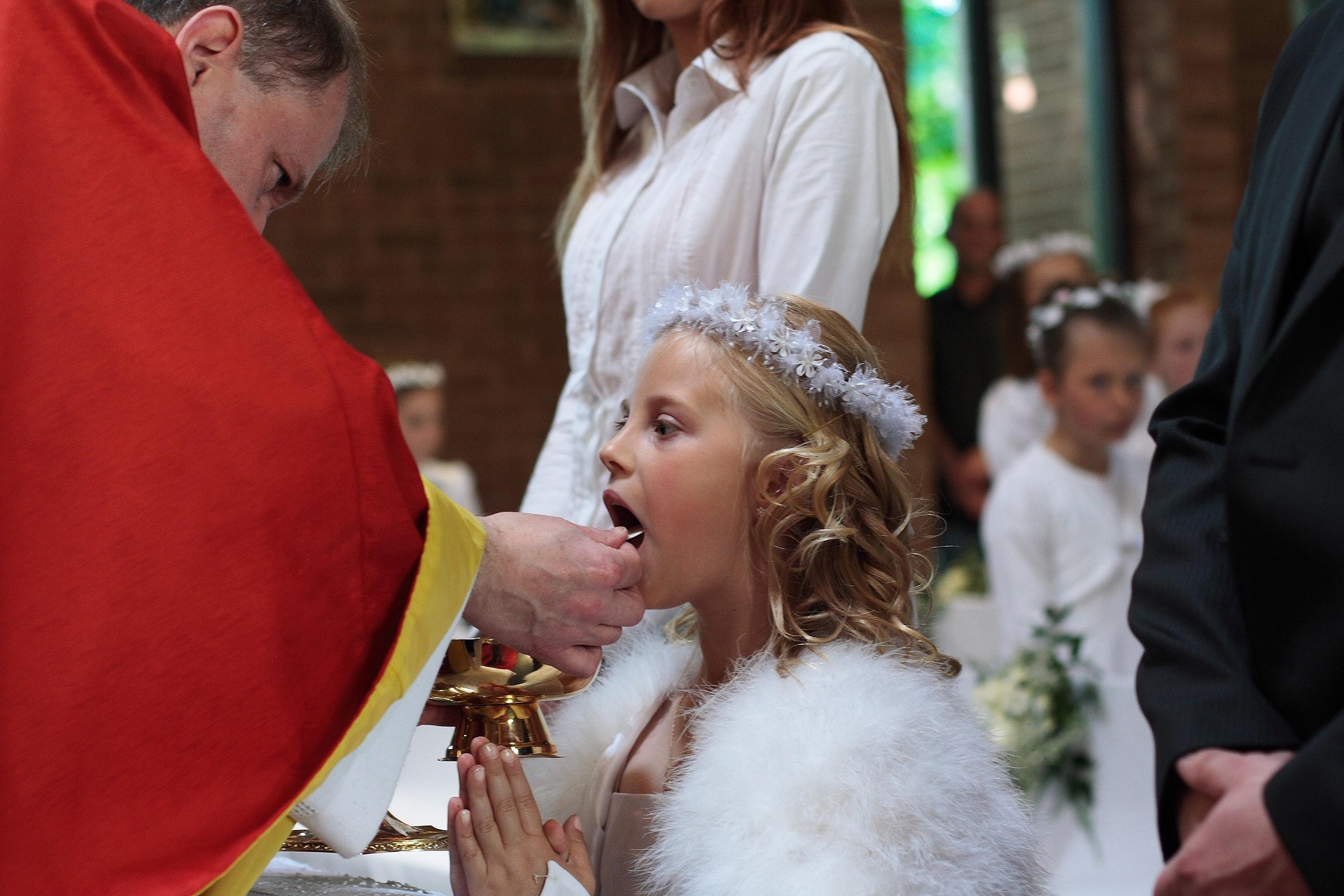 Première communion sacrement - Pixabay- nNowaja - first-communion-3587130_1920