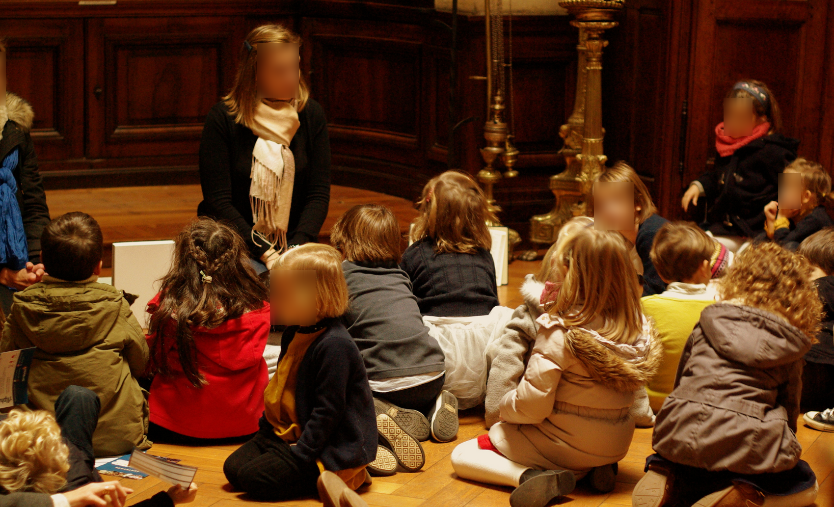 enfants pendant la Messe